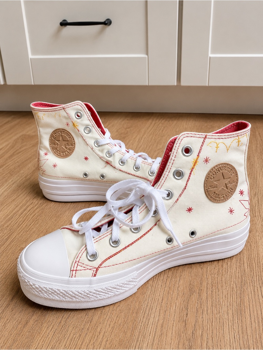 NWT -Converse Chuck Taylor‎ All Star Lift Hi Western Embroidered Cream Red